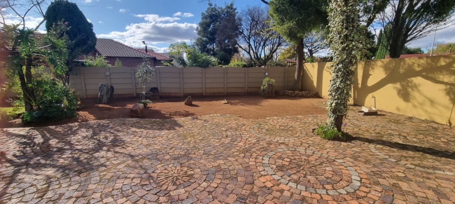 To Let 3 Bedroom Property for Rent in Crystal Park Gauteng