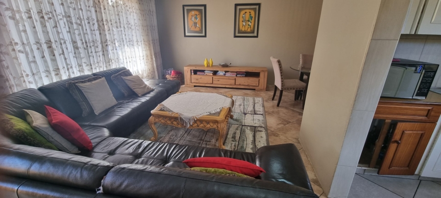 To Let 3 Bedroom Property for Rent in Crystal Park Gauteng