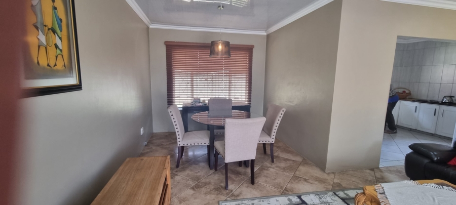 To Let 3 Bedroom Property for Rent in Crystal Park Gauteng