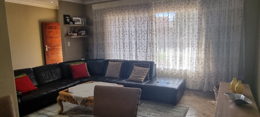 To Let 3 Bedroom Property for Rent in Crystal Park Gauteng