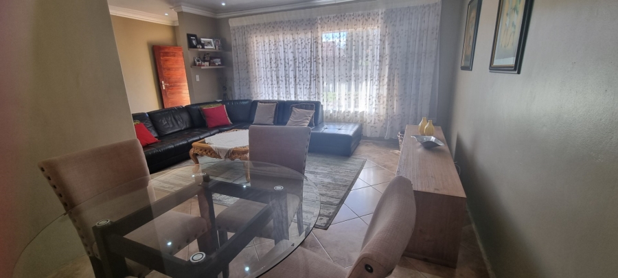 To Let 3 Bedroom Property for Rent in Crystal Park Gauteng