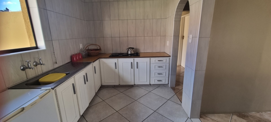 To Let 3 Bedroom Property for Rent in Crystal Park Gauteng