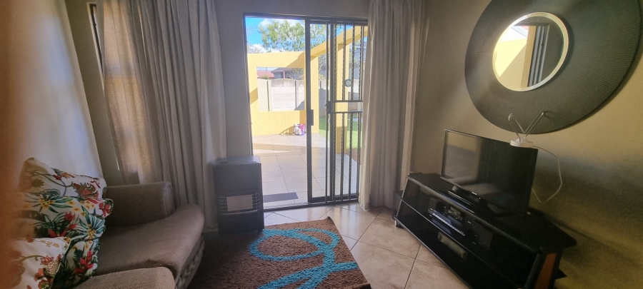 To Let 3 Bedroom Property for Rent in Crystal Park Gauteng
