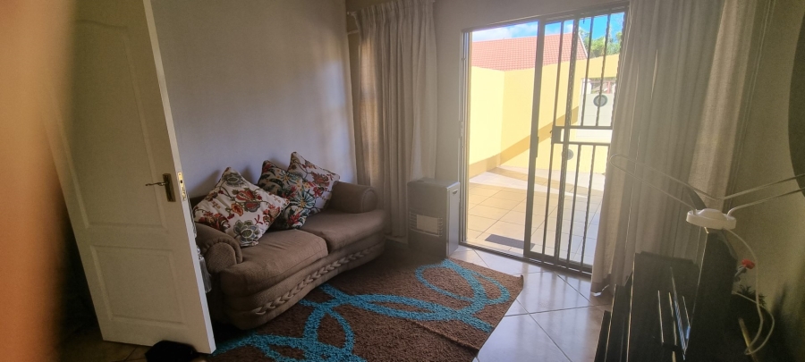 To Let 3 Bedroom Property for Rent in Crystal Park Gauteng