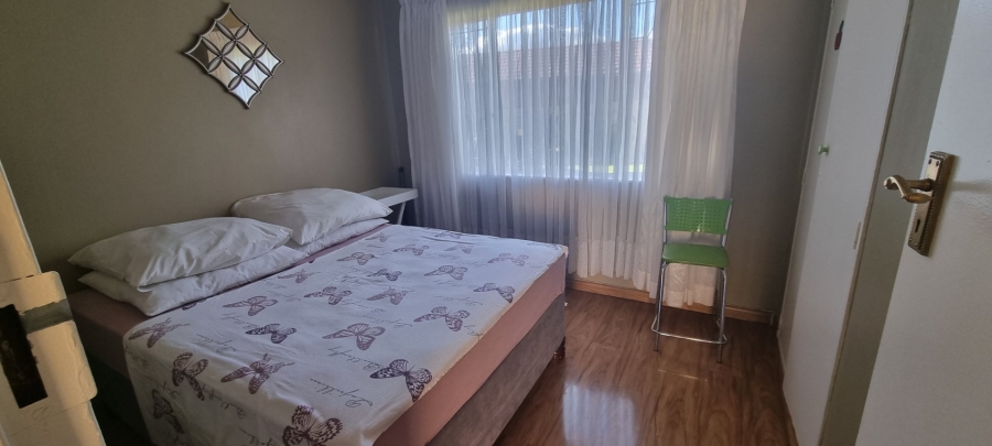 To Let 3 Bedroom Property for Rent in Crystal Park Gauteng