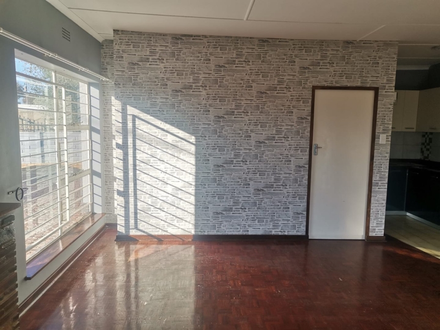 To Let 1 Bedroom Property for Rent in Robertsham Gauteng