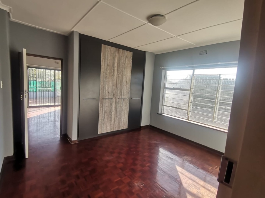 To Let 1 Bedroom Property for Rent in Robertsham Gauteng