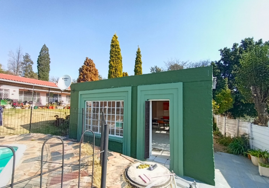 To Let 1 Bedroom Property for Rent in Lyndhurst Gauteng