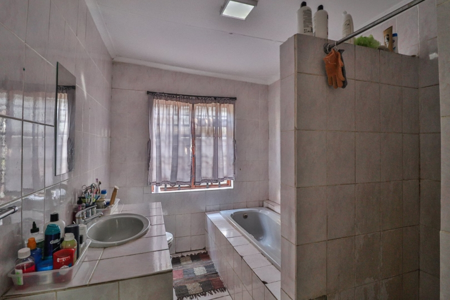 Commercial Property for Sale in Lusthof Gauteng