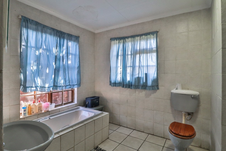 Commercial Property for Sale in Lusthof Gauteng