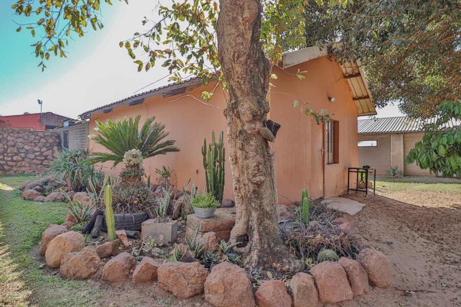 Commercial Property for Sale in Lusthof Gauteng