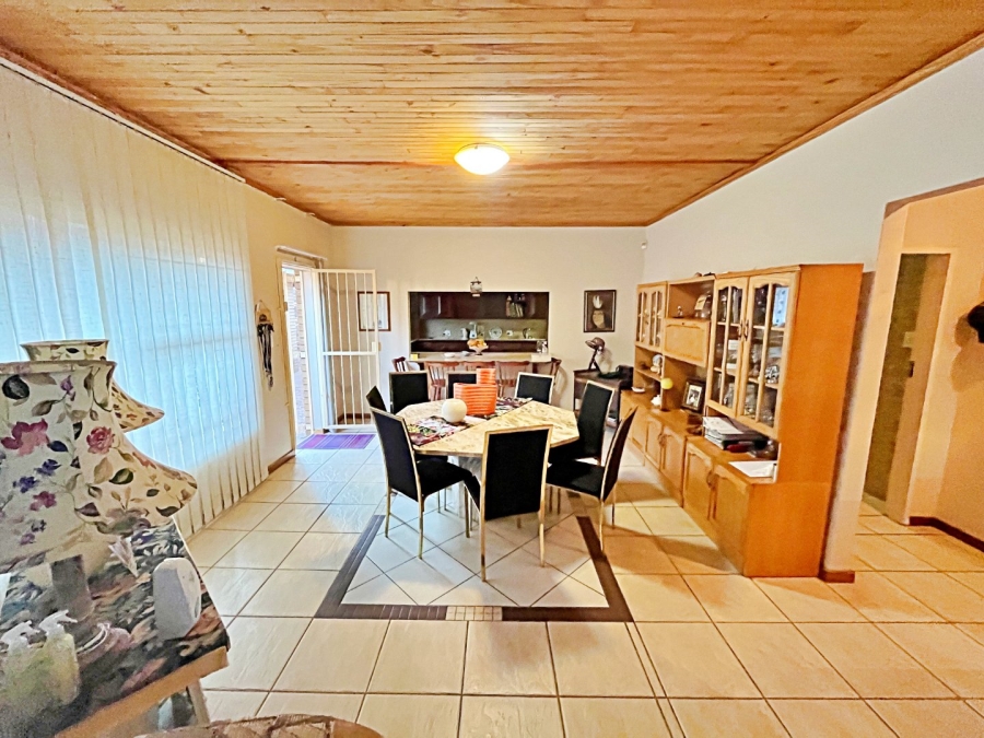 5 Bedroom Property for Sale in Eldoraigne Gauteng