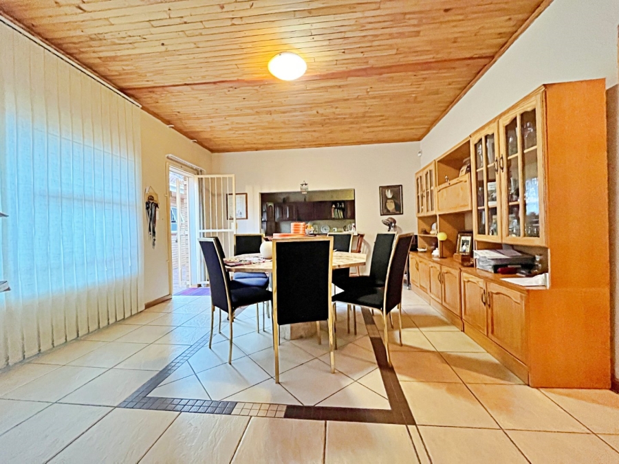 5 Bedroom Property for Sale in Eldoraigne Gauteng