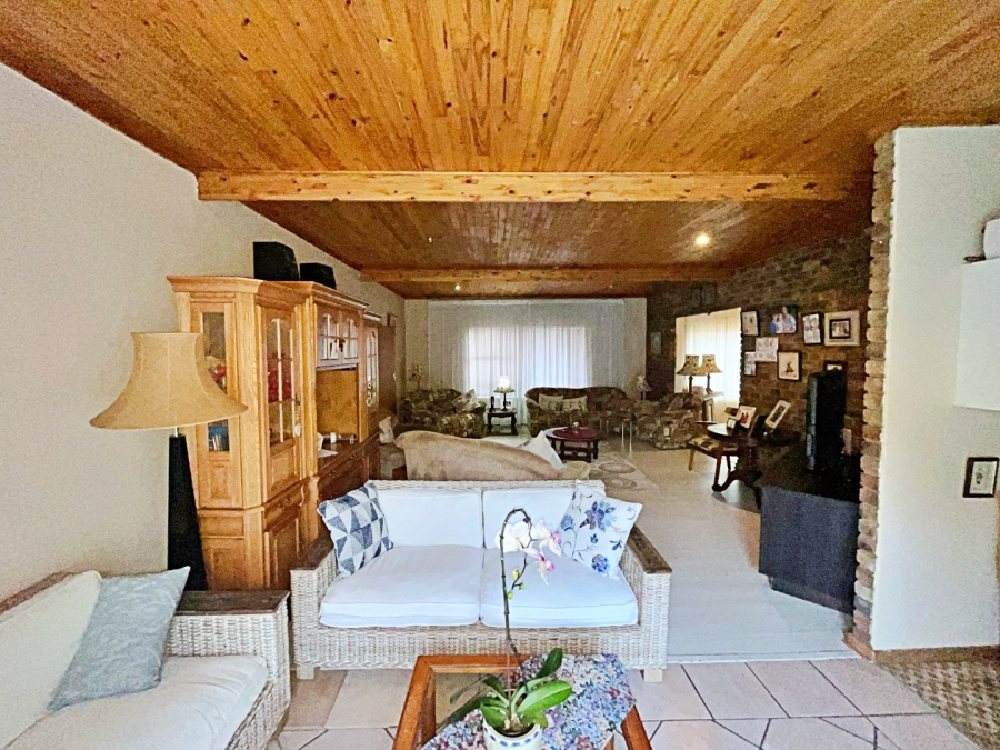 5 Bedroom Property for Sale in Eldoraigne Gauteng