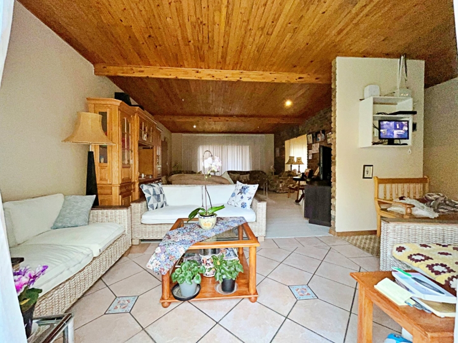 5 Bedroom Property for Sale in Eldoraigne Gauteng