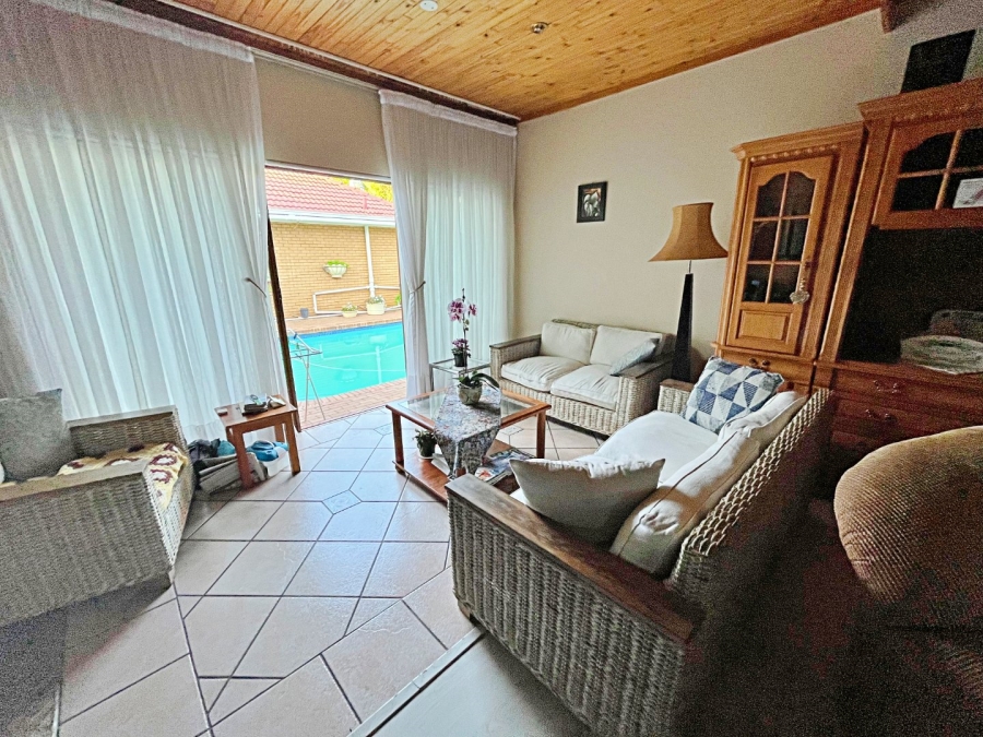 5 Bedroom Property for Sale in Eldoraigne Gauteng