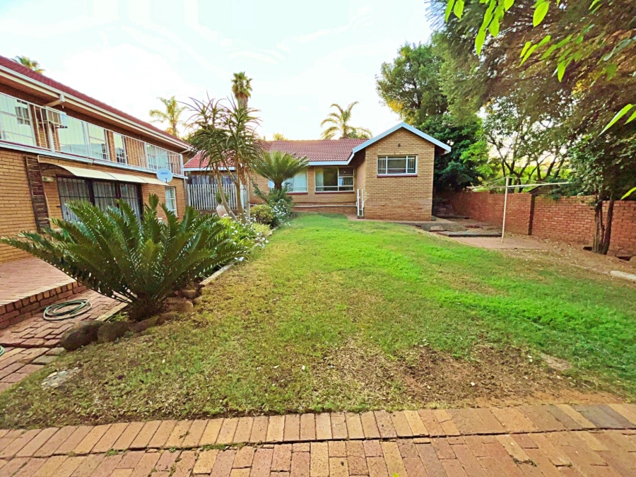 5 Bedroom Property for Sale in Eldoraigne Gauteng