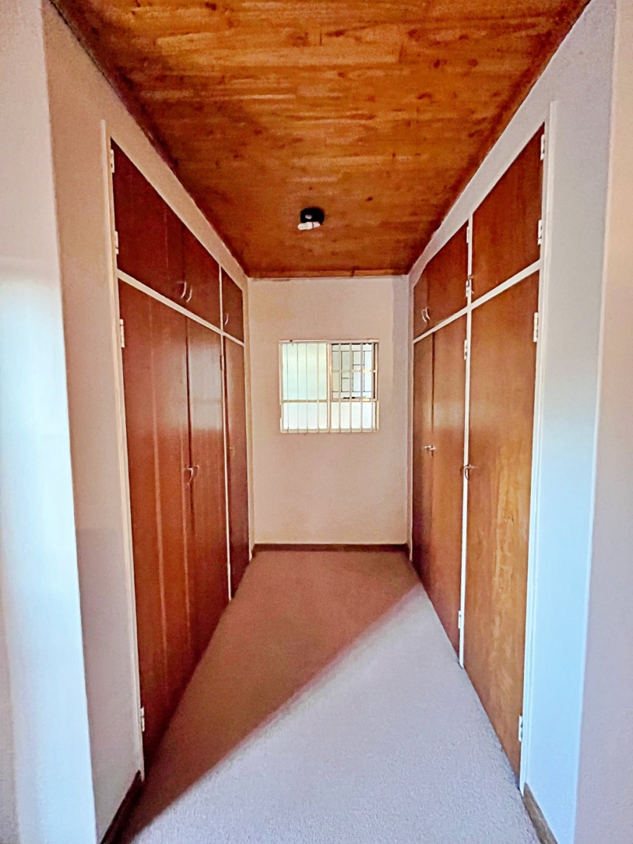 5 Bedroom Property for Sale in Eldoraigne Gauteng