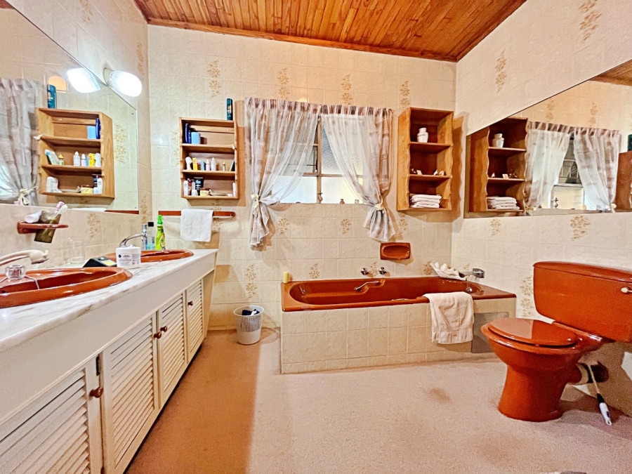 5 Bedroom Property for Sale in Eldoraigne Gauteng