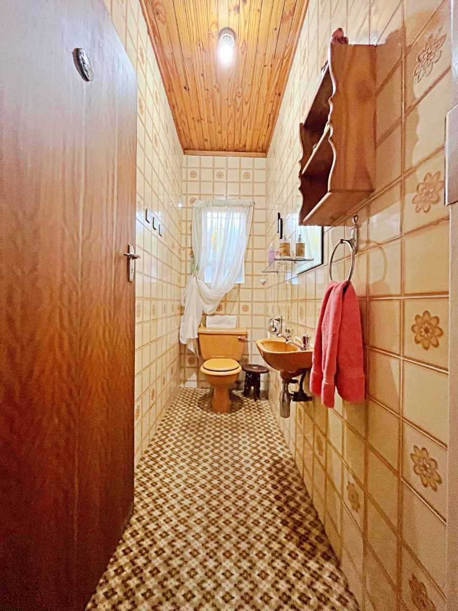 5 Bedroom Property for Sale in Eldoraigne Gauteng