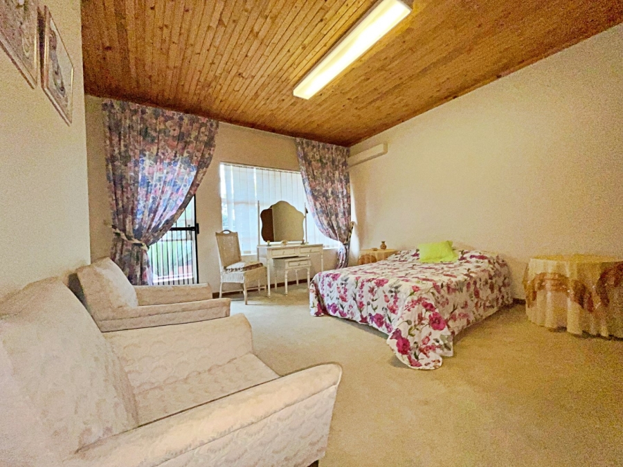 5 Bedroom Property for Sale in Eldoraigne Gauteng