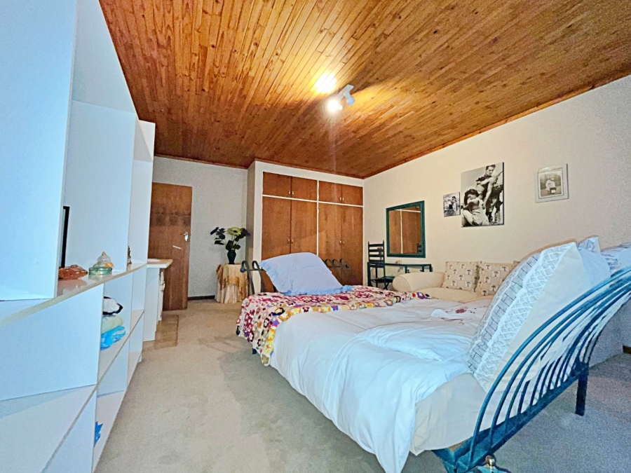 5 Bedroom Property for Sale in Eldoraigne Gauteng