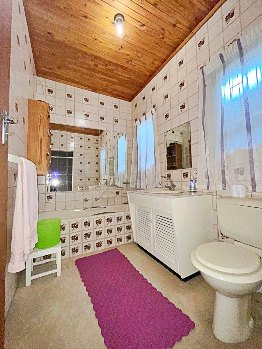 5 Bedroom Property for Sale in Eldoraigne Gauteng