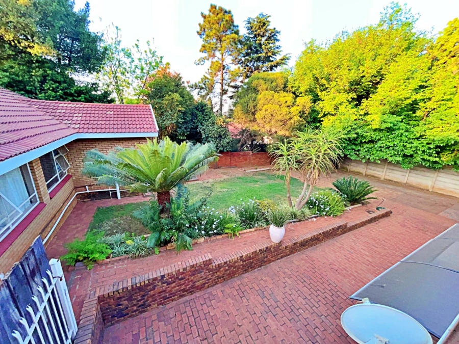 5 Bedroom Property for Sale in Eldoraigne Gauteng
