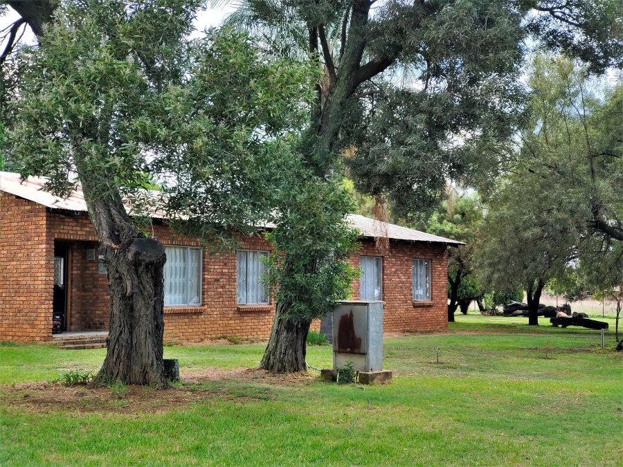 6 Bedroom Property for Sale in Valtaki Gauteng