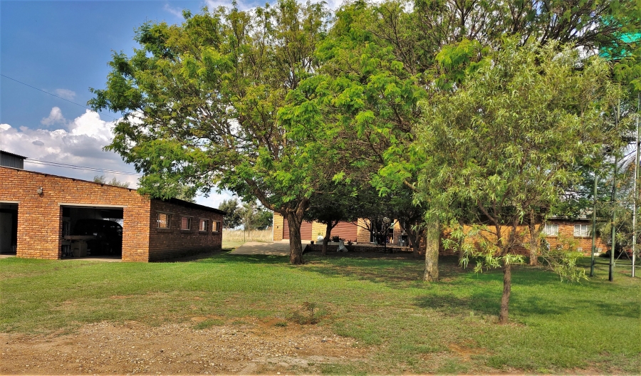 6 Bedroom Property for Sale in Valtaki Gauteng