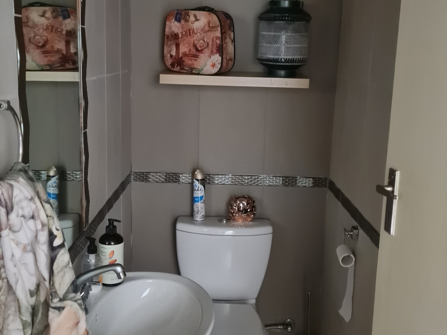 3 Bedroom Property for Sale in Sonneveld Gauteng