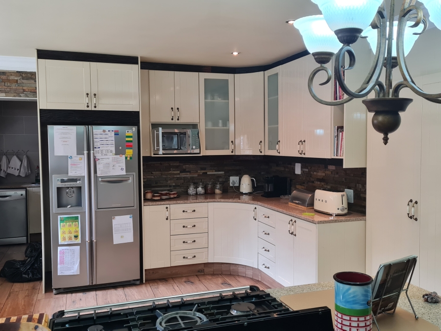 3 Bedroom Property for Sale in Sonneveld Gauteng