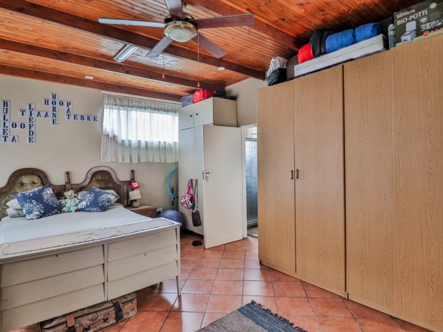 6 Bedroom Property for Sale in Kilner Park Gauteng