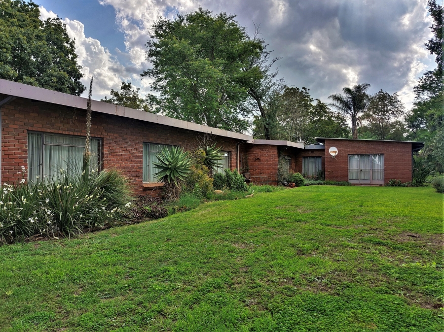 4 Bedroom Property for Sale in Doornkraal Gauteng