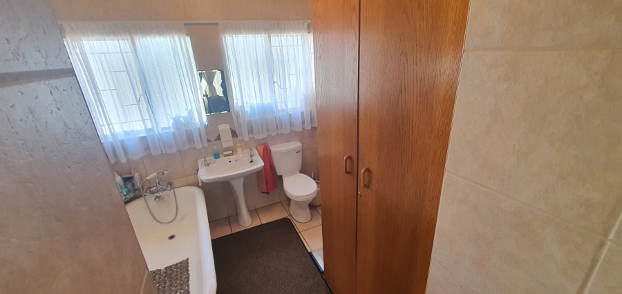 3 Bedroom Property for Sale in Flora Gardens Gauteng