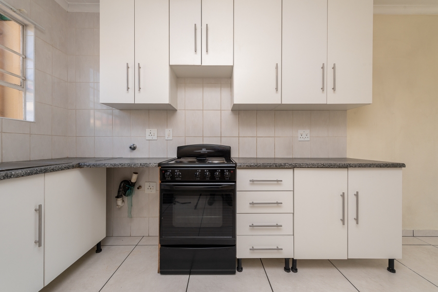 2 Bedroom Property for Sale in Linmeyer Gauteng