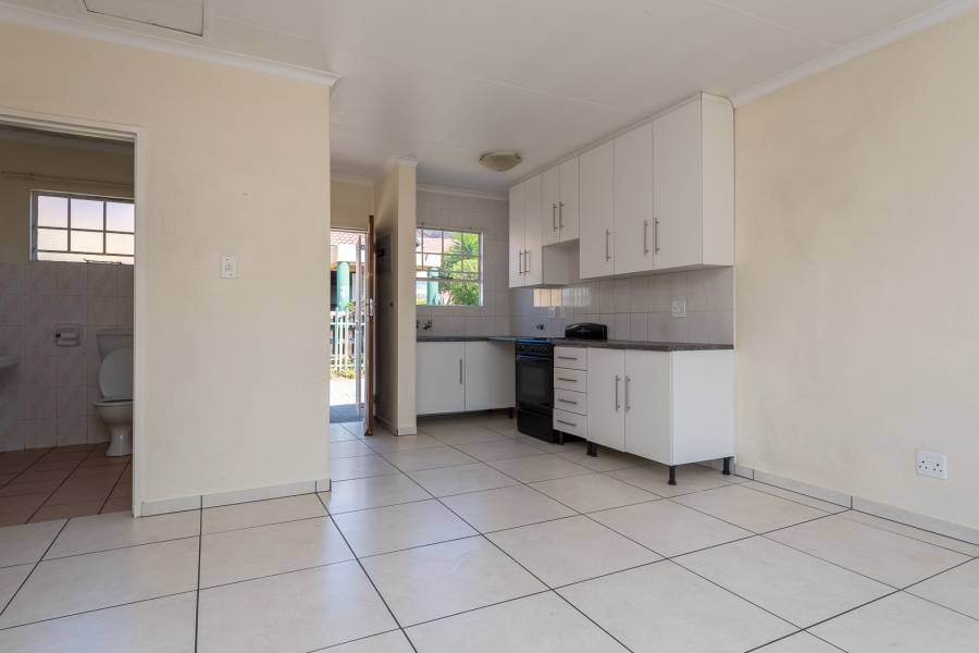 2 Bedroom Property for Sale in Linmeyer Gauteng
