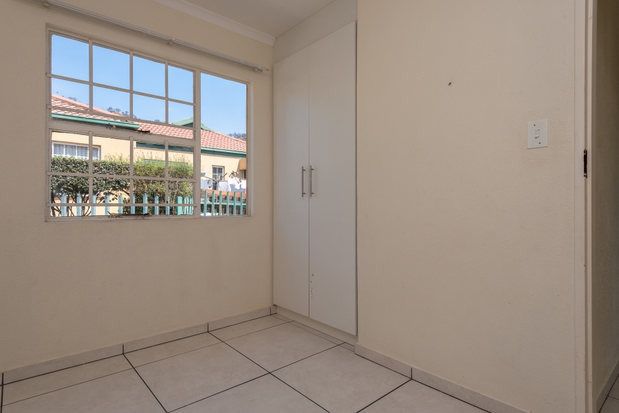 2 Bedroom Property for Sale in Linmeyer Gauteng