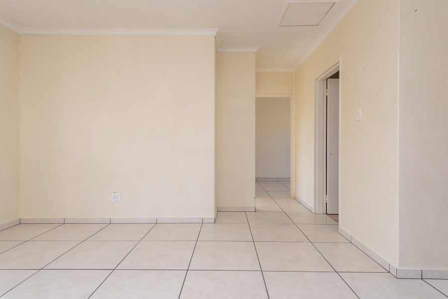 2 Bedroom Property for Sale in Linmeyer Gauteng