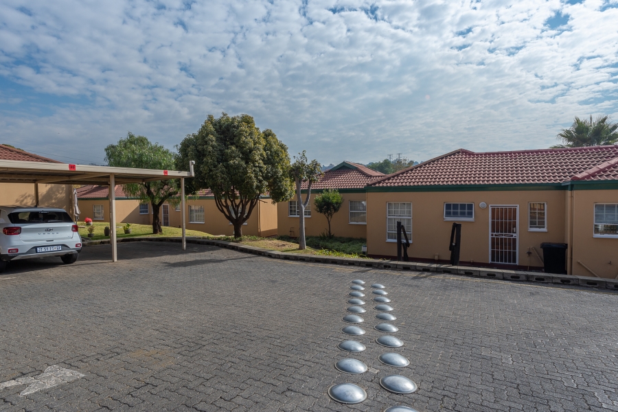 2 Bedroom Property for Sale in Linmeyer Gauteng
