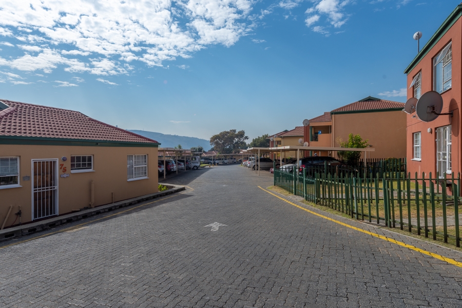 2 Bedroom Property for Sale in Linmeyer Gauteng