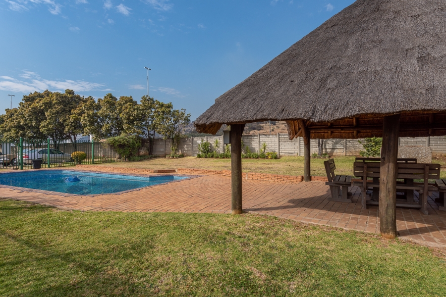 2 Bedroom Property for Sale in Linmeyer Gauteng
