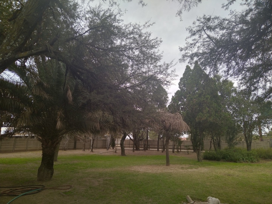 4 Bedroom Property for Sale in Lamontpark Gauteng