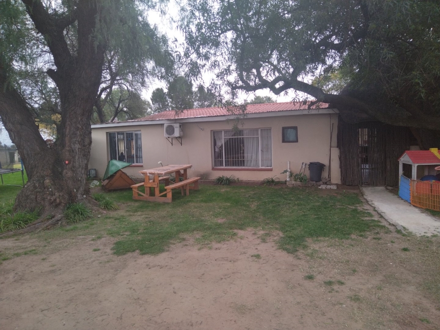 4 Bedroom Property for Sale in Lamontpark Gauteng