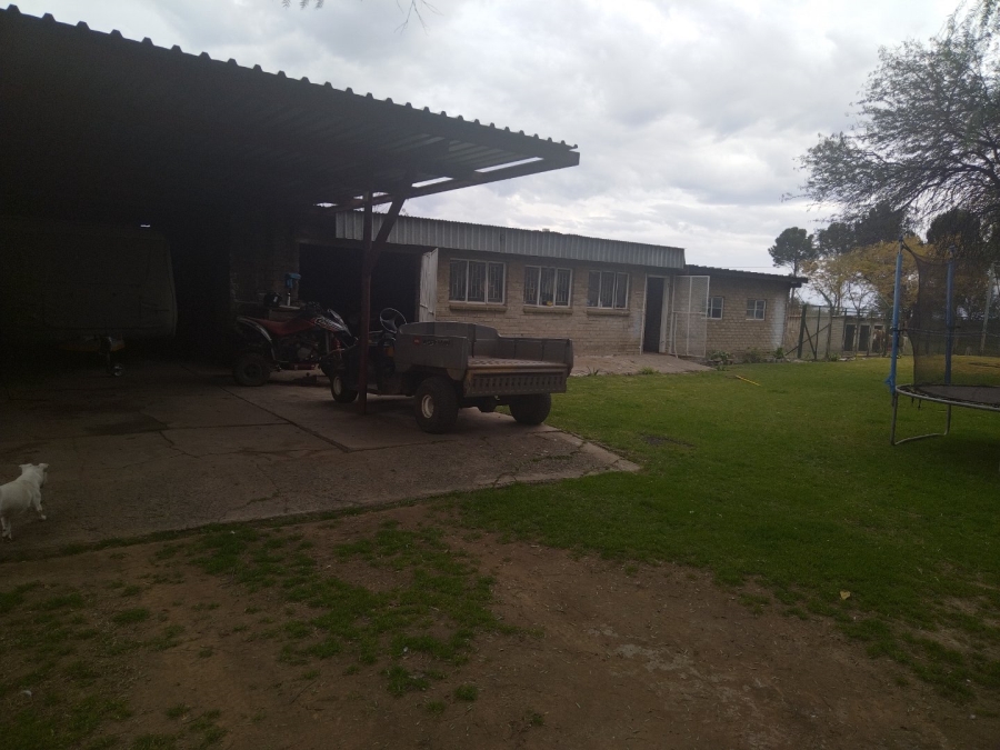 4 Bedroom Property for Sale in Lamontpark Gauteng