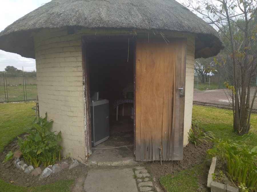 4 Bedroom Property for Sale in Lamontpark Gauteng