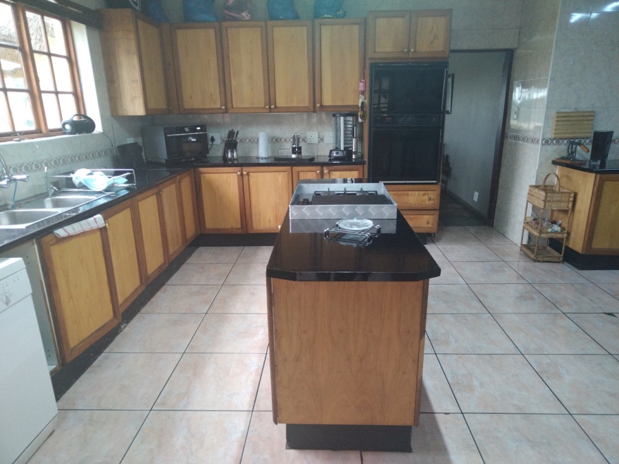 4 Bedroom Property for Sale in Lamontpark Gauteng