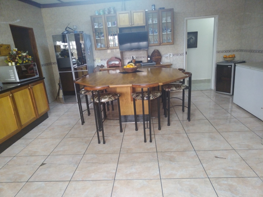 4 Bedroom Property for Sale in Lamontpark Gauteng
