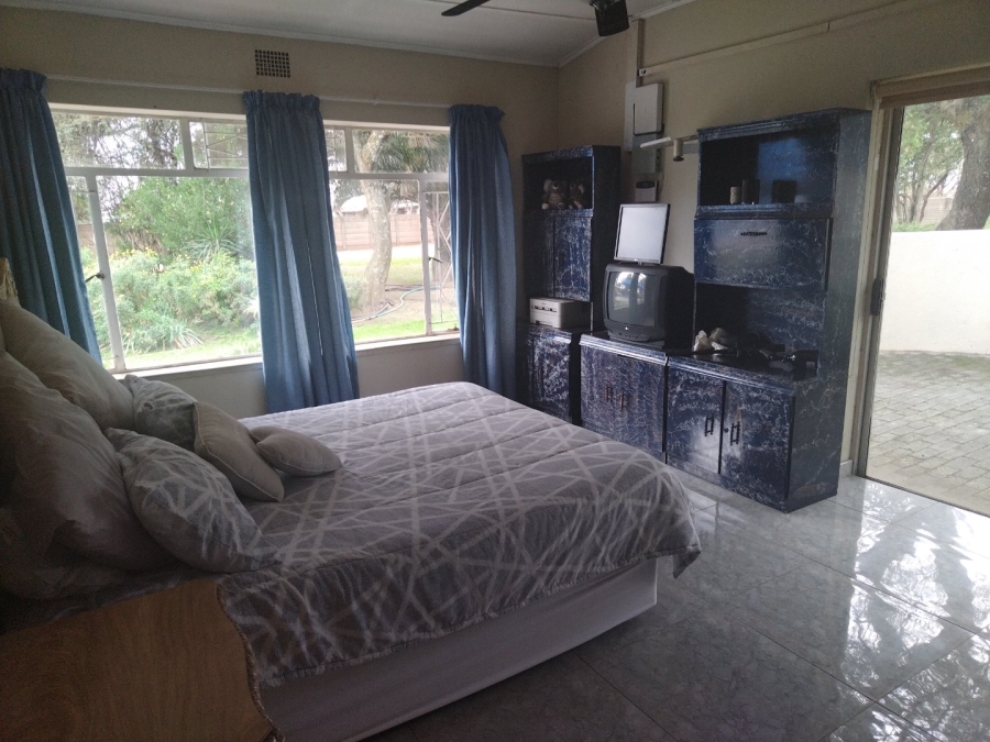 4 Bedroom Property for Sale in Lamontpark Gauteng