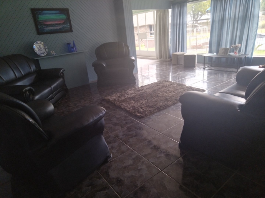 4 Bedroom Property for Sale in Lamontpark Gauteng
